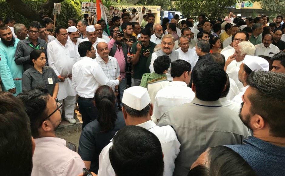 Top Congress leaders took part in the march that culminated in a demonstration outside the CBI headquarters. Leaders of other parties also joined the protest as a mark of solidarity. Firstpost/Ravishankar Singh